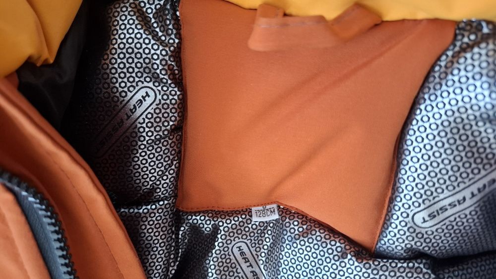 Продам детскую куртку