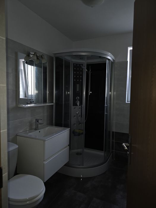 Inchiriez Garsonieră modernă 30 mp, open-space, cu balcon – Zona Coresi — fotografia 1