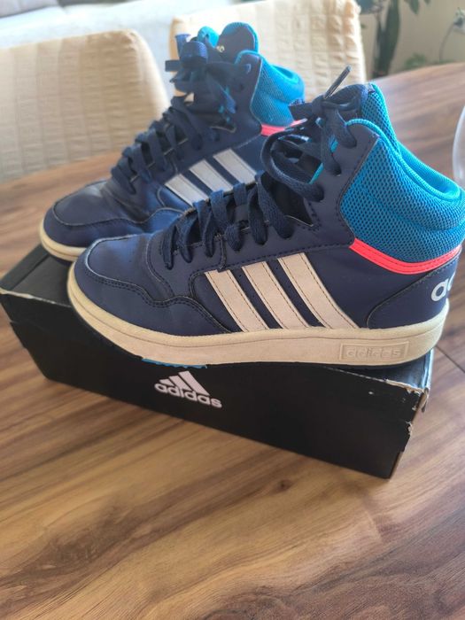 Лот от зимни сникърс на Адидас и маратонки
