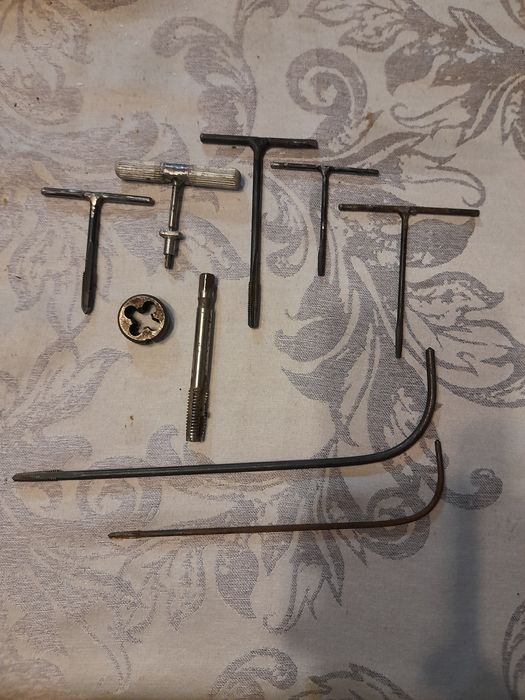 Тръбно менгеме,метчици и панти