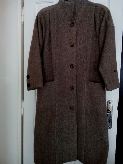 Вълнени палта и трикотажни и кожени манта