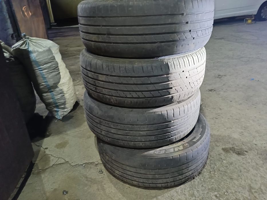 Продам шины 215/ 55 R17
