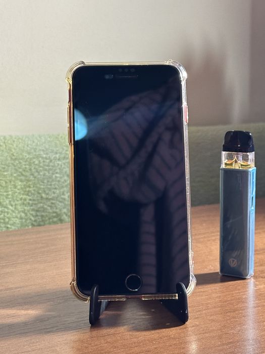 Продам iPhone 8+