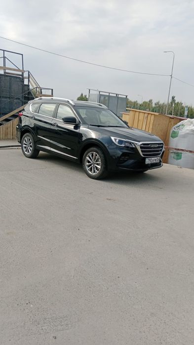 Машина Jetour X70