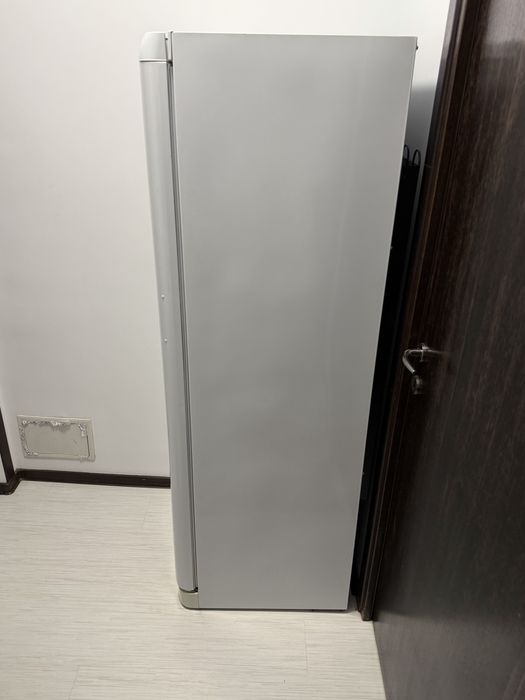 Lada frigorifica verticala INDESIT