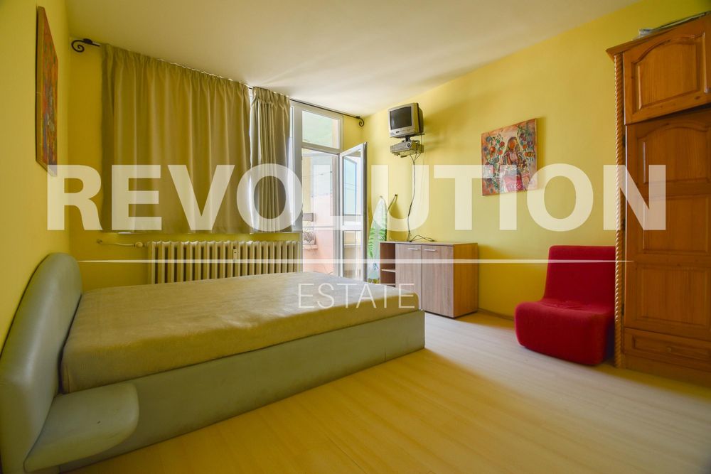 Дава се под наем Тристаен апартамент в София, Зона Б-5 - 76 кв.м за 620 € - Снимка #2