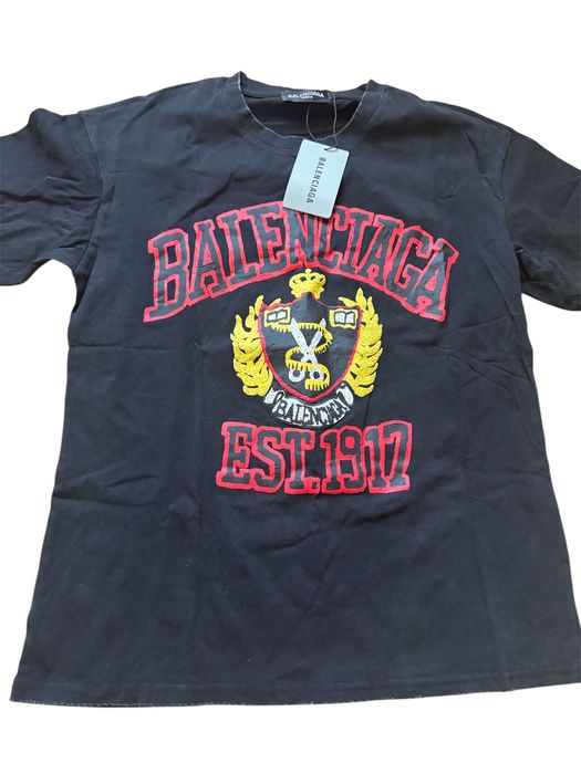 Дамска тениска с къс ръкав