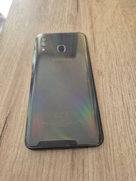 Samsung Galaxy A40 - запазен и напълно работещ