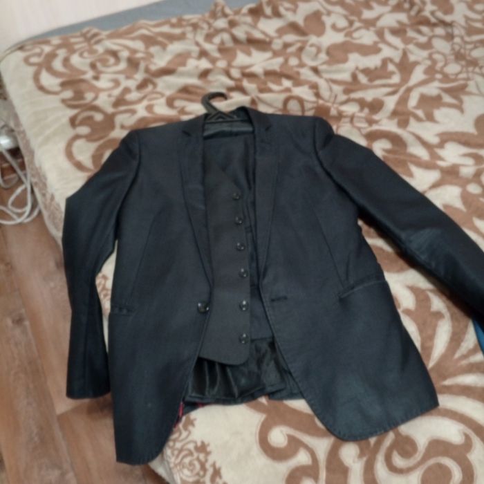 Продам костюм 44 тройка бу