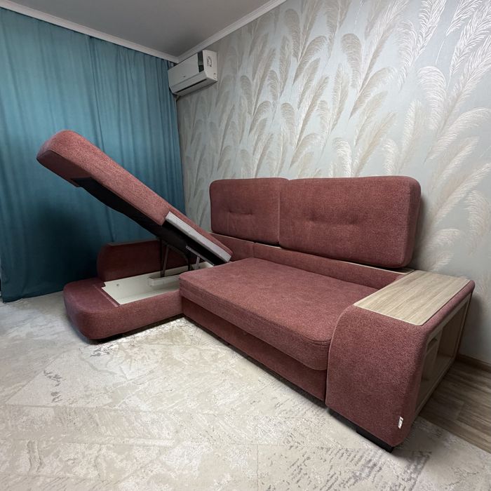 Диван. Продам дивам. Бордовый диван.
