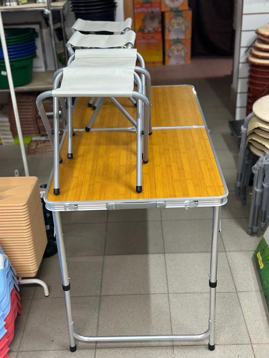 Стол и 4 стульчика