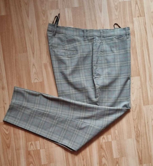 Pantaloni conici Bonprix, marimea 52, 68% vascoza,