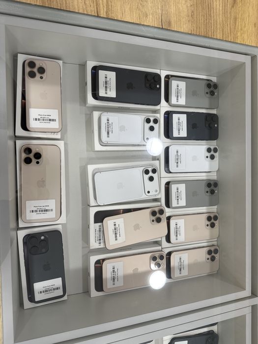 Iphone және Samsung телефондары бар