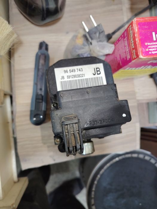 Блок абс на лассети