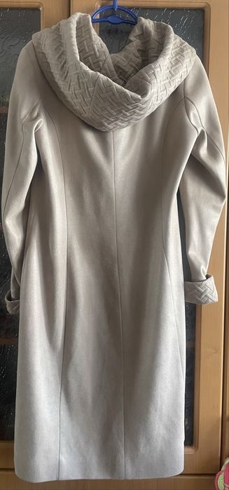 Продаю плащ на весну