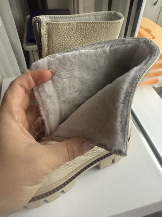 Продам ботинки женские