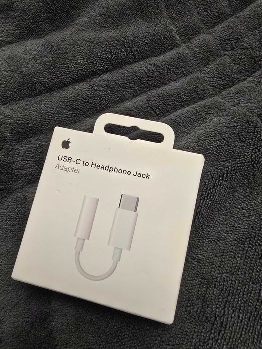 USB-C to 3.5mm Headphone Jack Adapter Apple