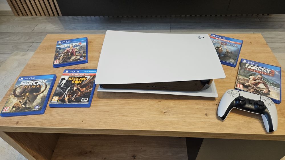 Consola PlayStation 5, controller, 5 jocuri