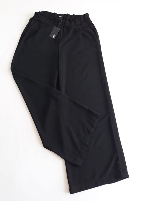 Pantaloni largi cu talie înaltă