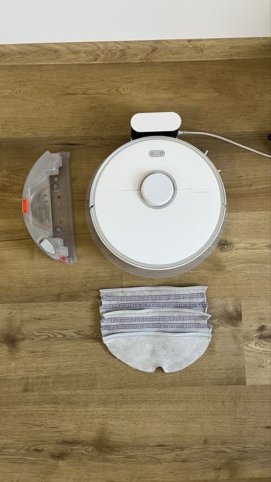 Aspirator robot Roborock S5 Max cu toate consumabilele noi
