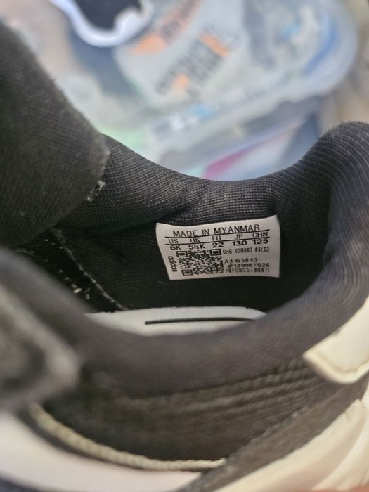 Детски adidas маратонки 22номер