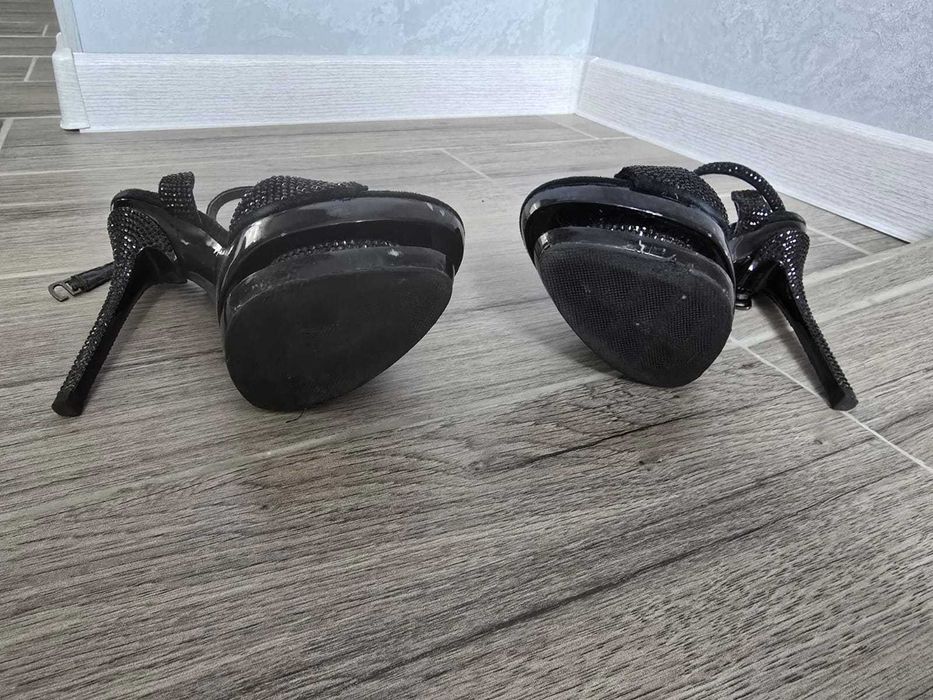 Продам босоножки