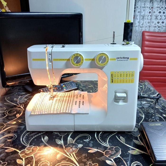 Masina de cusut PRIVILEG cu butoniera automata si multiple operatii