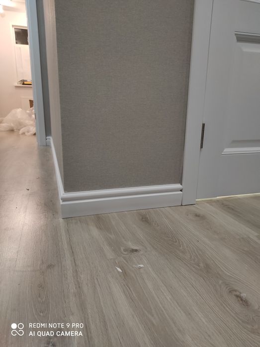 Профессиональная установка плинтусов