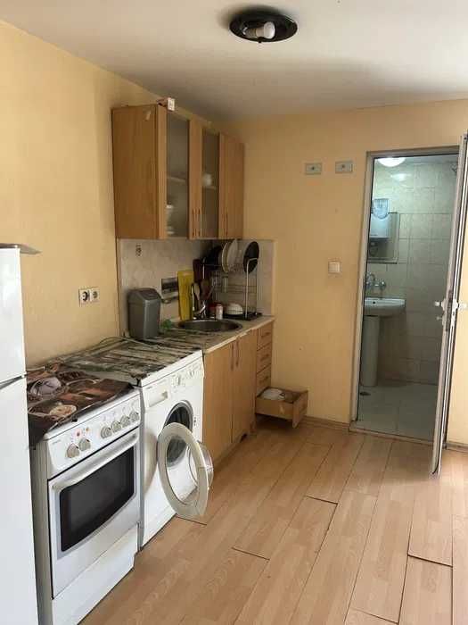 Дава се под наем Тристаен апартамент в София, Център - 20 кв.м за 306 € - Снимка #2