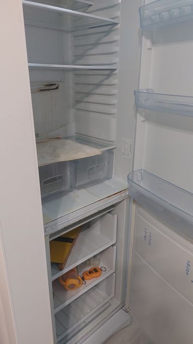 Холодильник с морозильной камерой Индезит