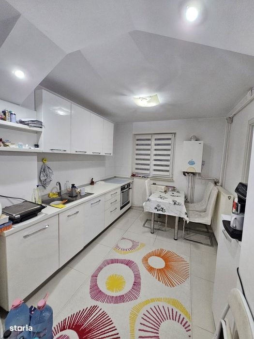 Apartament de 70mp cu balcon, poziție centrală