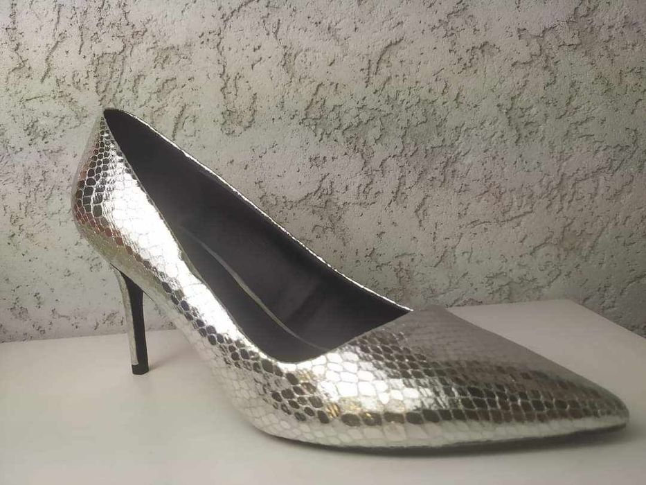 Дамски обувки на ток на едро  36-41