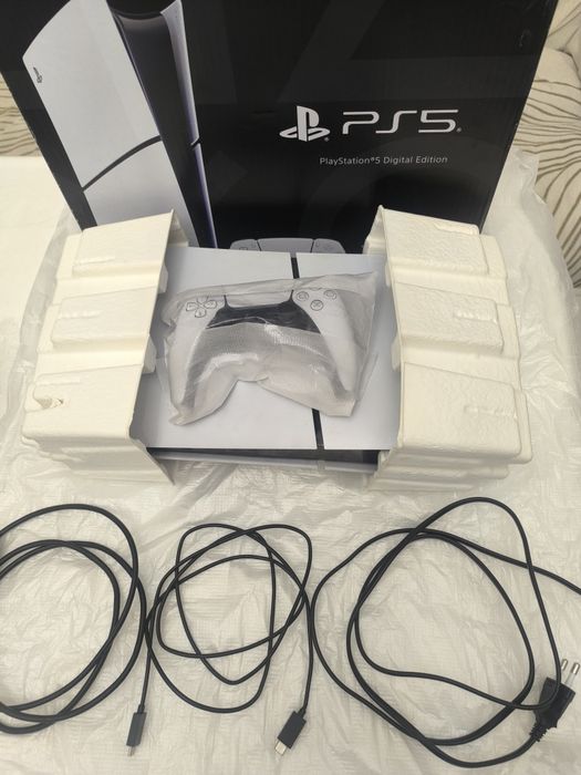 Playstation 5 slim 1 tb + games