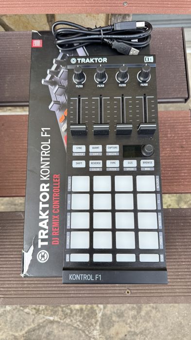 Продавам Native Instruments Traktor Kontrol F1