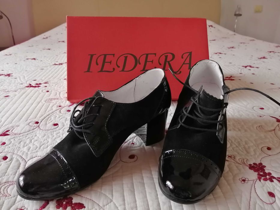 Pantofi din piele întoarsă și piele lăcuita, de culoare neagra, nr 36.