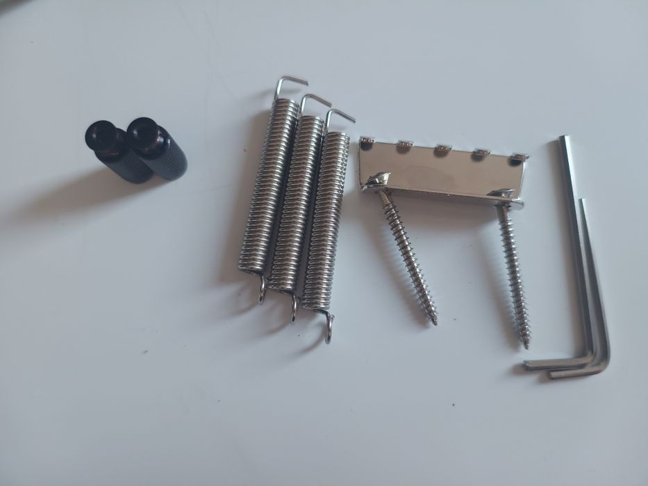 Sistem Floyd Rose bine întreținut + accesorii
pret: 500 lei