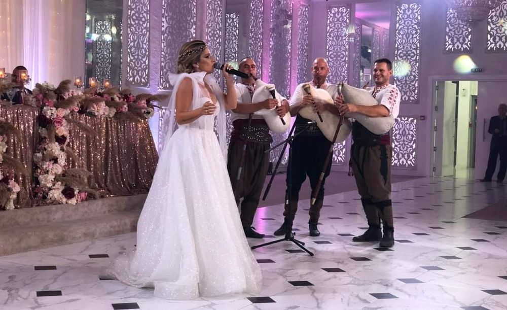 Гайдари/Тъпани/Певица/Певец