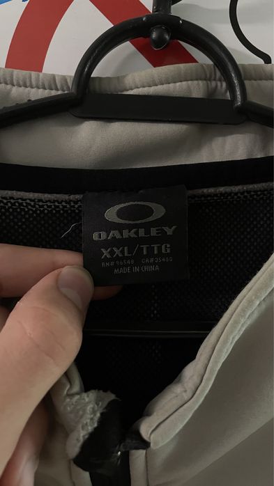Oakley ветровка