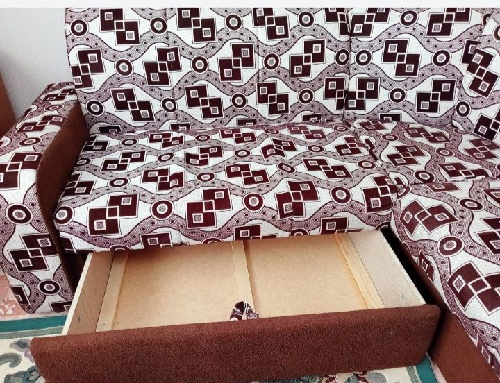 Продам диван уголок