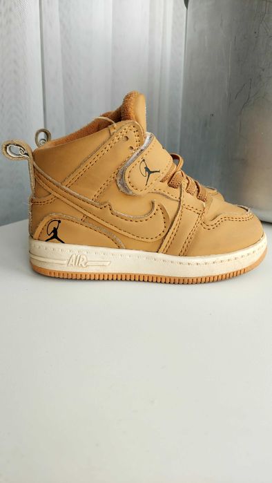 Продам демисезонные ботинки