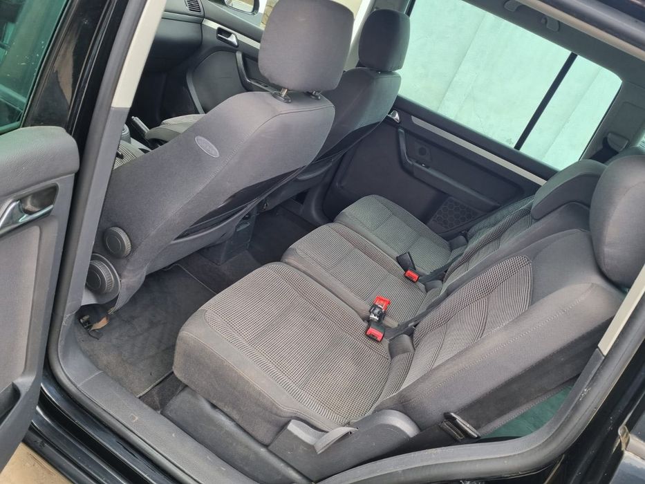 Volkswagen Touran diesel, 1.833 € — imagine 5