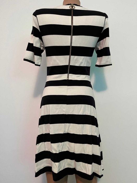 Rochie Tommy Hilfiger midi, în dungi alb-negru, mărime S-M