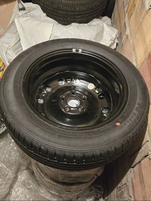 Пълно размерна нова гума с джанта 5х100
185 60/15 5х10