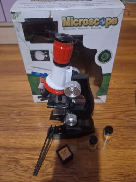Микроскоп играчка