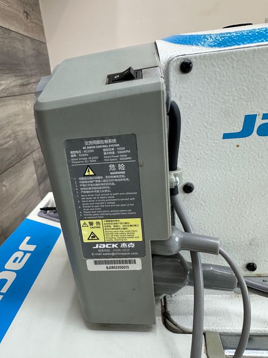 Продам швейную машинку JACK 4