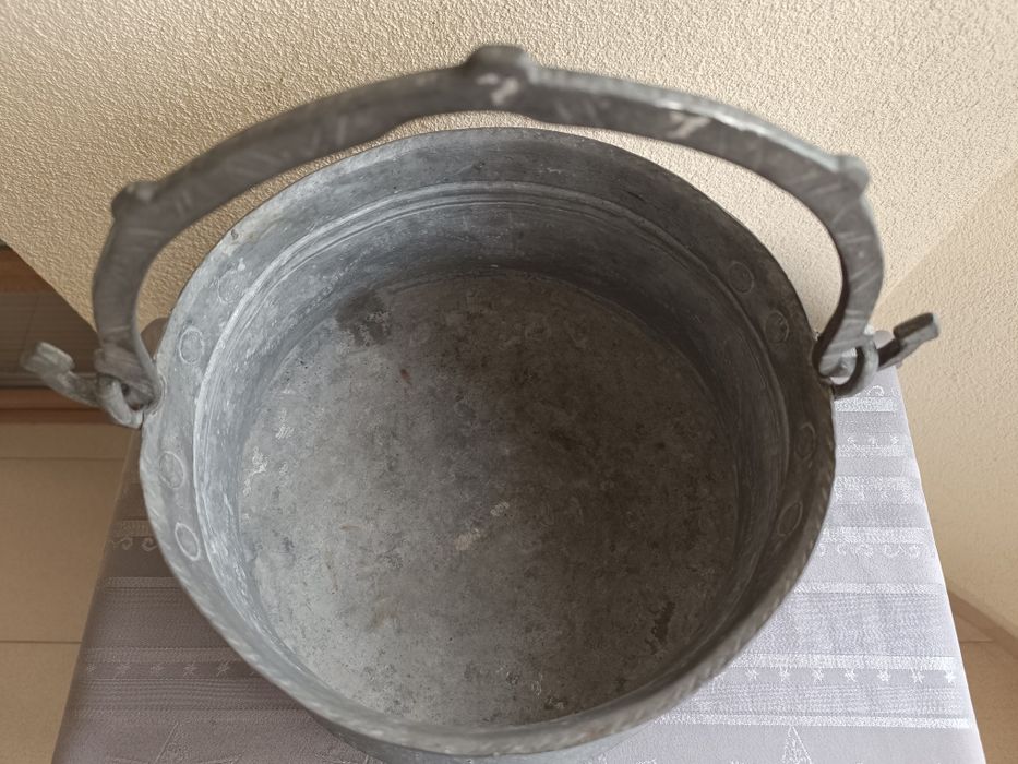 Продавам запазено менче