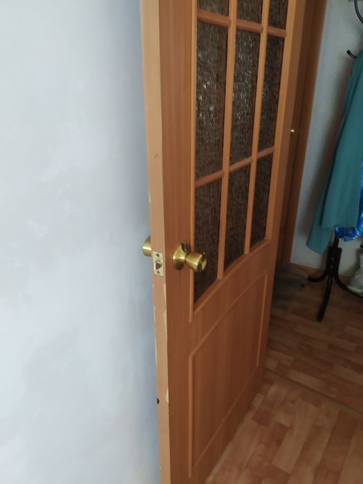 Продам межкомнатную дверь.
