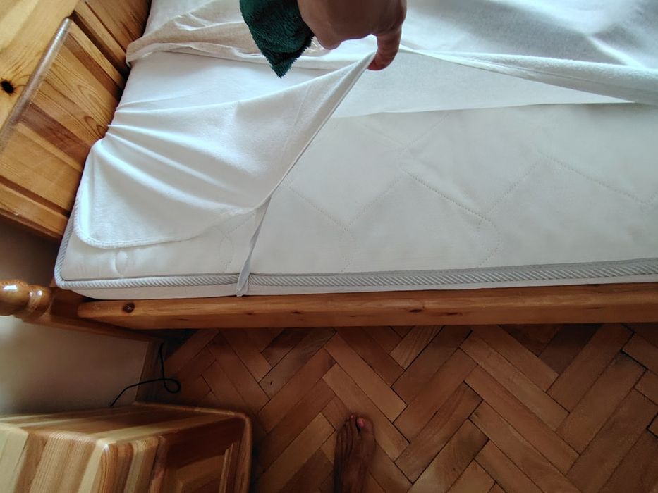 Комплект от спалня с матрак, скрин,секция от чам и нощно шкафче