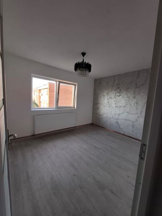 Proprietar vând apartament 3 camere decomandat