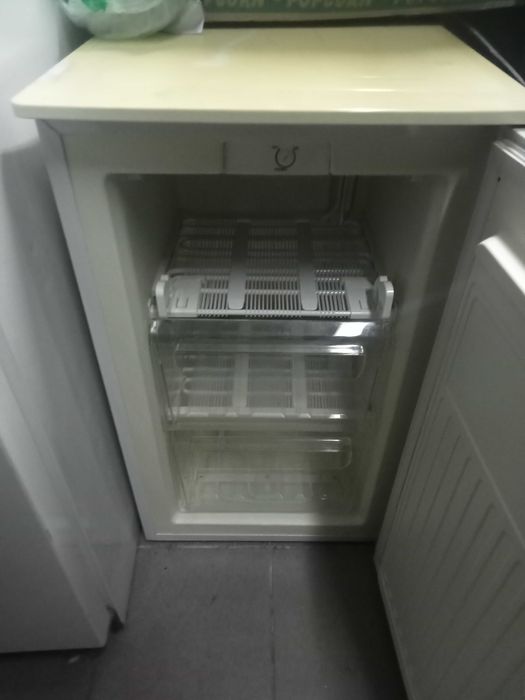 Frigidere mici si congelatoare cu sertare sau capac